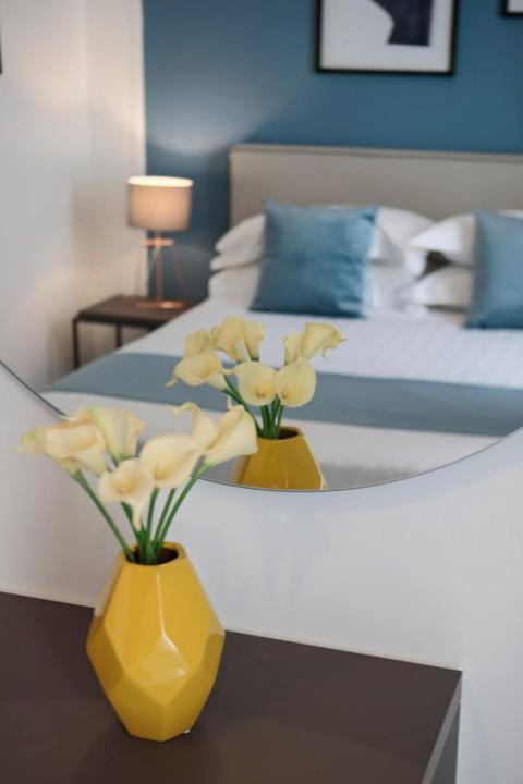 Bespoke Roma Suites Екстериор снимка